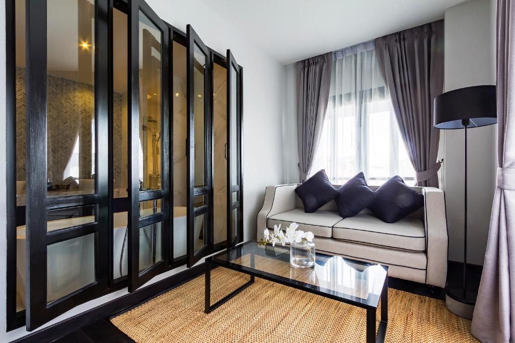 Cheeva Dee Hotel - Thaivenues.com